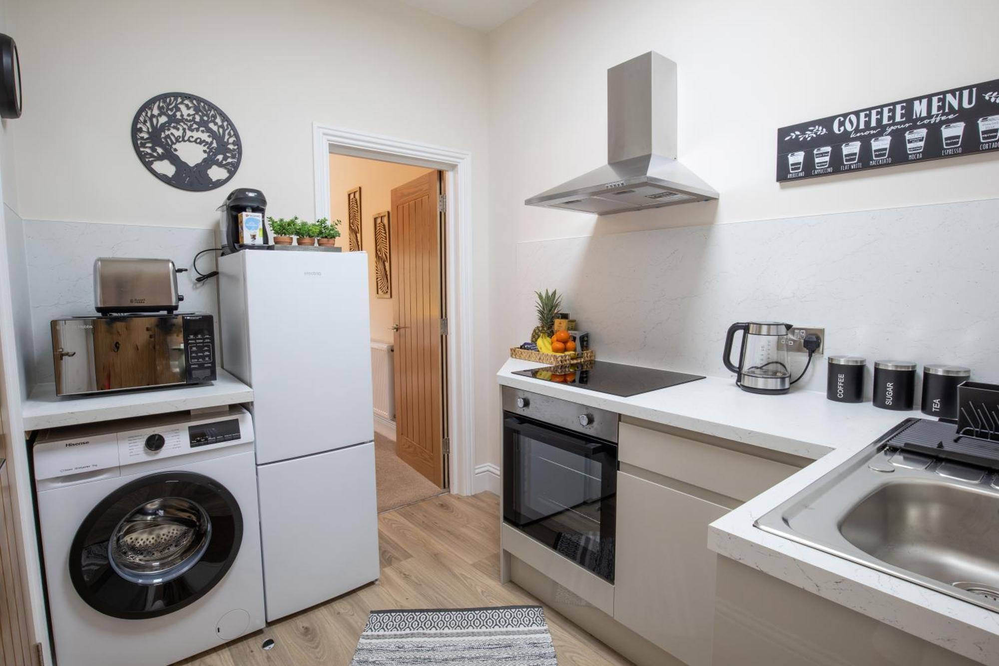 One Bed Apartment, Close To Train, City, And Hospital Long Welcome * Eastbourne